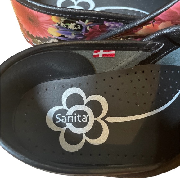 Womens New Without Tags or Box .. Never Worn Womens Sanita Clog - Picture 2 of 4